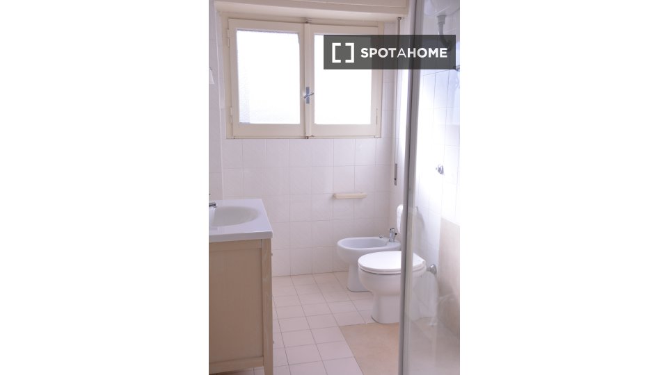 Immagine 7 di Camera condivisa in affitto  in Via dei Passeri a Cagliari