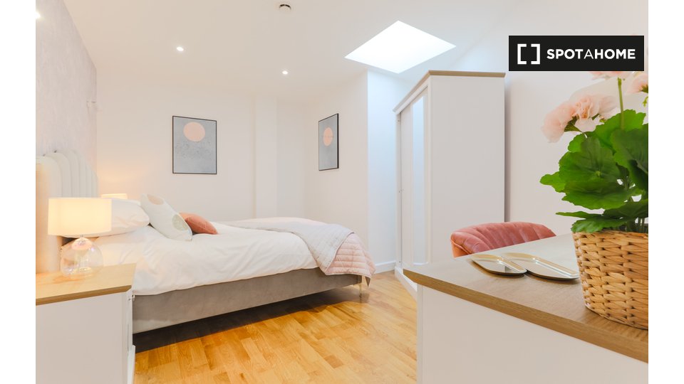 Immagine 17 di Appartamento in affitto  in Church St a Staines