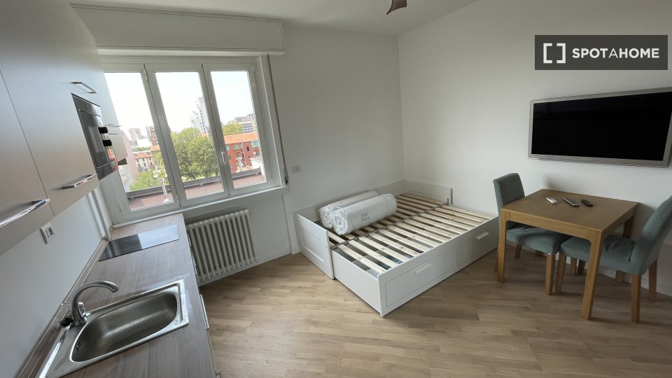 Immagine 9 di Ufficio in affitto  in Via Giambellino a Milano