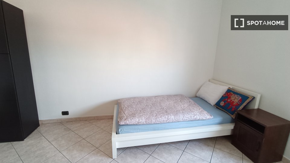 Immagine 18 di Camera condivisa in affitto  in Via Lombardia a Pioltello