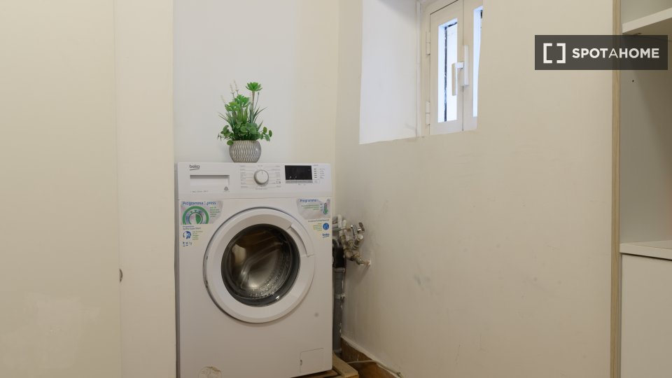 Immagine 7 di Appartamento in affitto  in Via dell'Orso a Roma