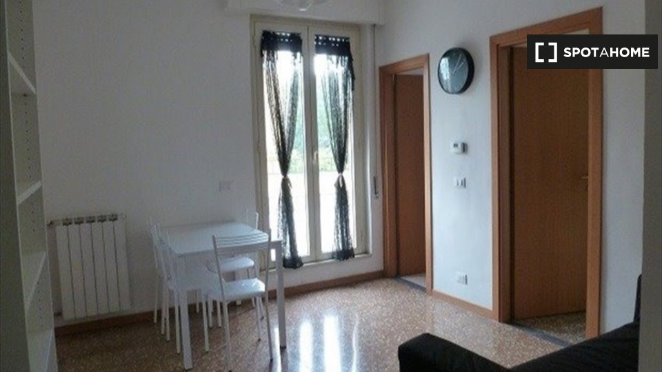 Immagine 4 di Camera condivisa in affitto  in Via Portuense a Roma