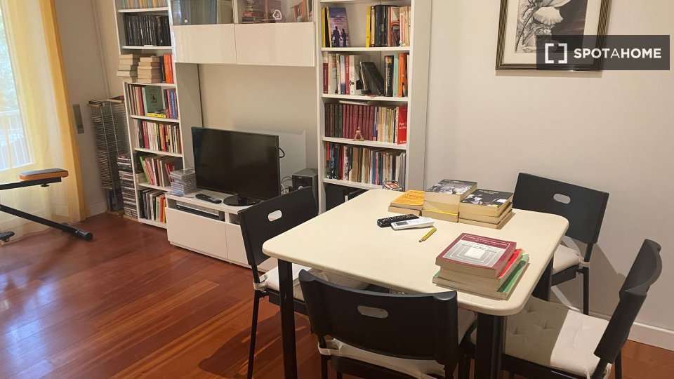 Immagine 3 di Camera condivisa in affitto  in Via Emilio de Marchi a Roma