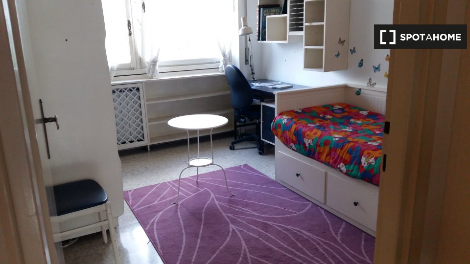 Immagine 4 di Camera condivisa in affitto  in Via Val Padana a Roma