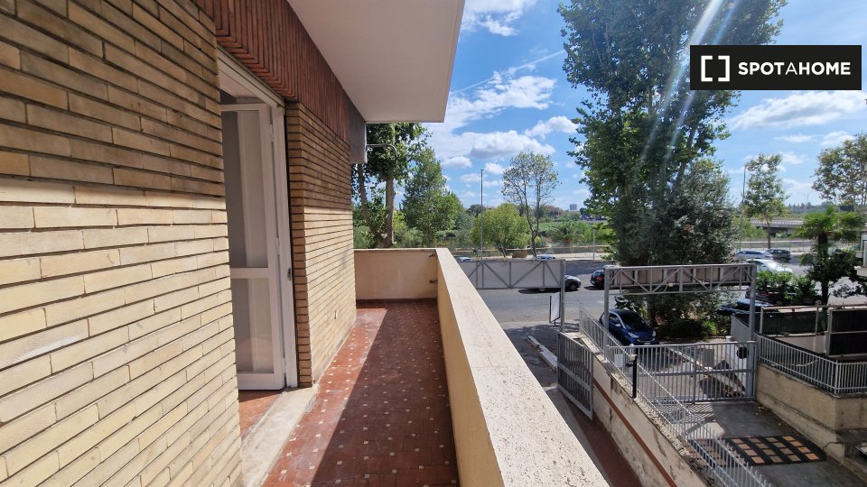 Immagine 16 di Camera condivisa in affitto  in Lungotevere di Pietra Papa a Roma