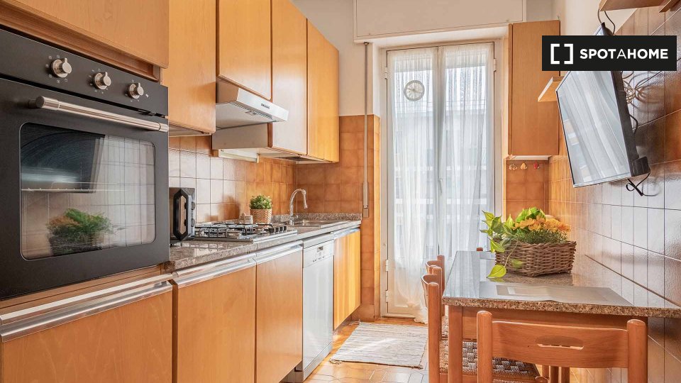 Immagine 7 di Camera condivisa in affitto  in Via Angera a Milano