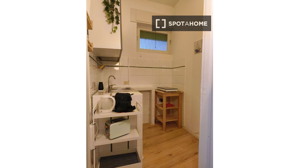 Immagine 3 di Ufficio in affitto  in Via Giovanni De Calvi, 00151 Roma RM, Italy a Roma