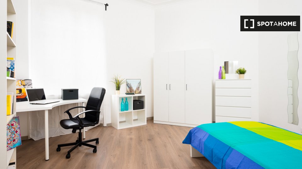 Immagine 3 di Camera condivisa in affitto  in Via S Paolo a Torino