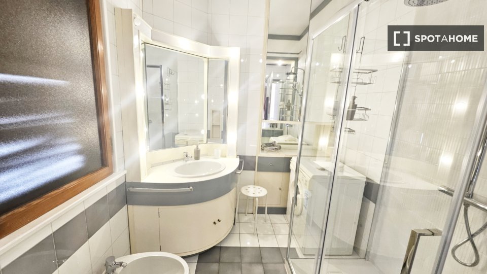 Immagine 3 di Ufficio in affitto  in Via Montaione a Roma