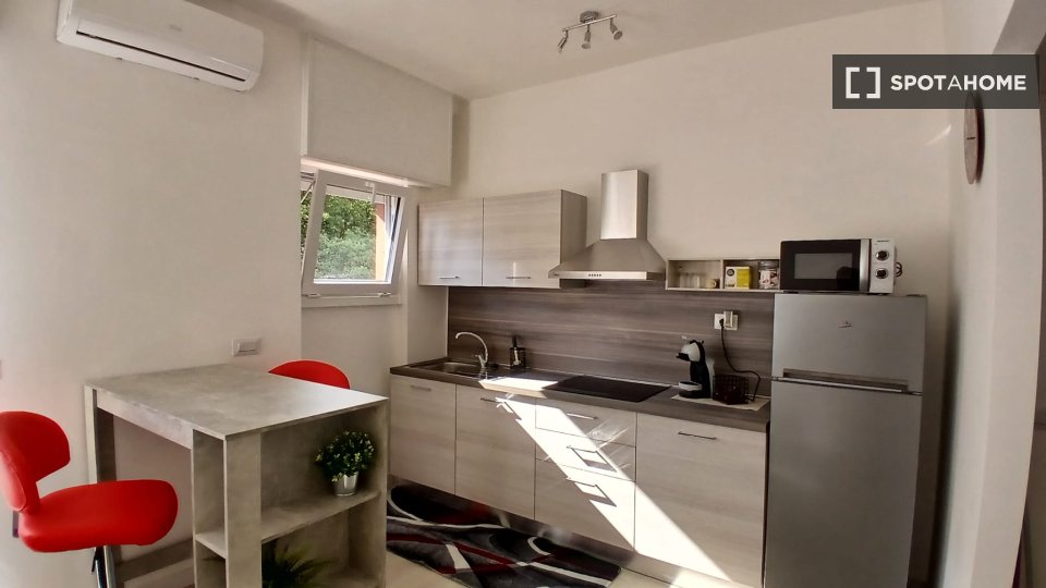 Immagine 7 di Ufficio in affitto  in Via Paul Valery a Milano