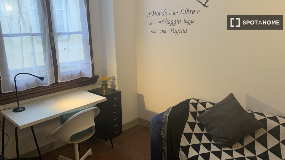 Immagine 5 di Camera condivisa in affitto  in VIA S. ANTONINO (1) a Firenze