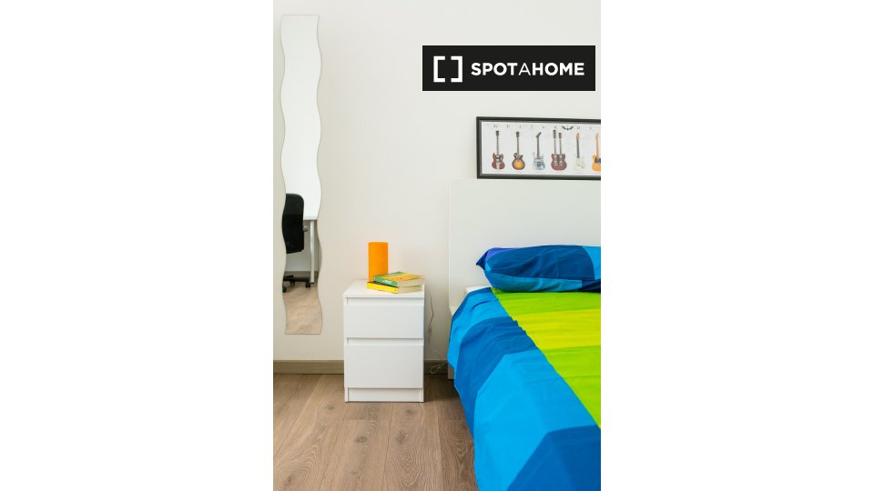 Immagine 6 di Camera condivisa in affitto  in Via S Paolo a Torino