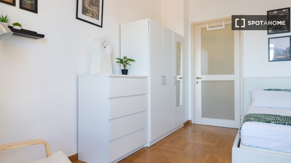 Immagine 2 di Camera condivisa in affitto  in Via Vettabbia a Milano