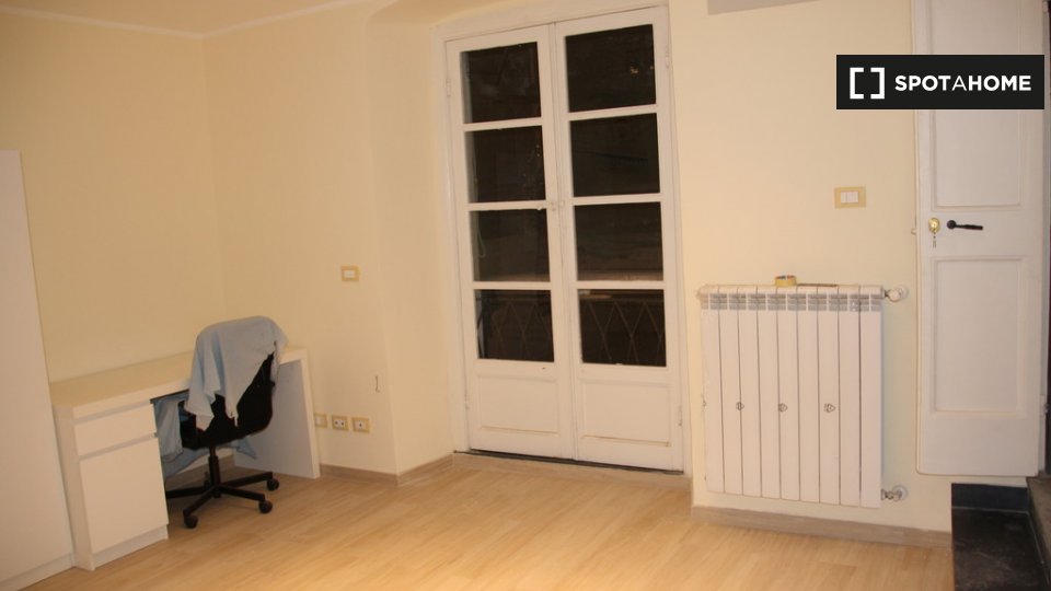 Immagine 13 di Camera condivisa in affitto  in Piazza del Campo a Genova