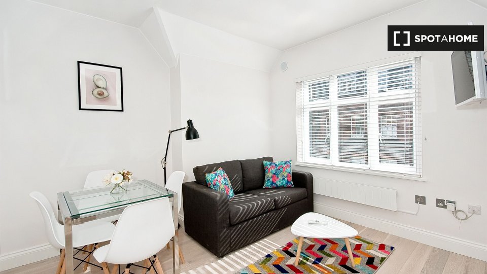 Immagine 3 di Appartamento in affitto  in Flat 7 Greek St a 