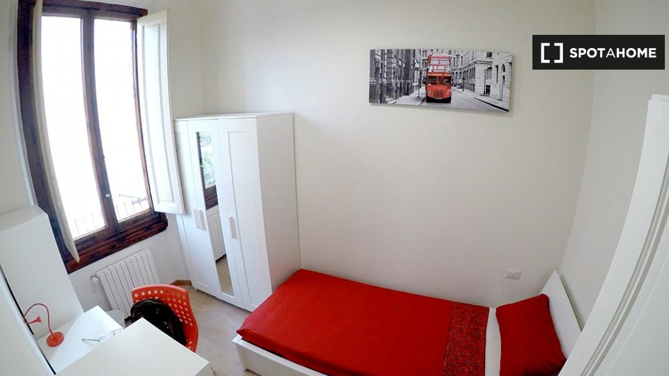 Immagine 14 di Camera condivisa in affitto  in Via della Cernaia a Firenze