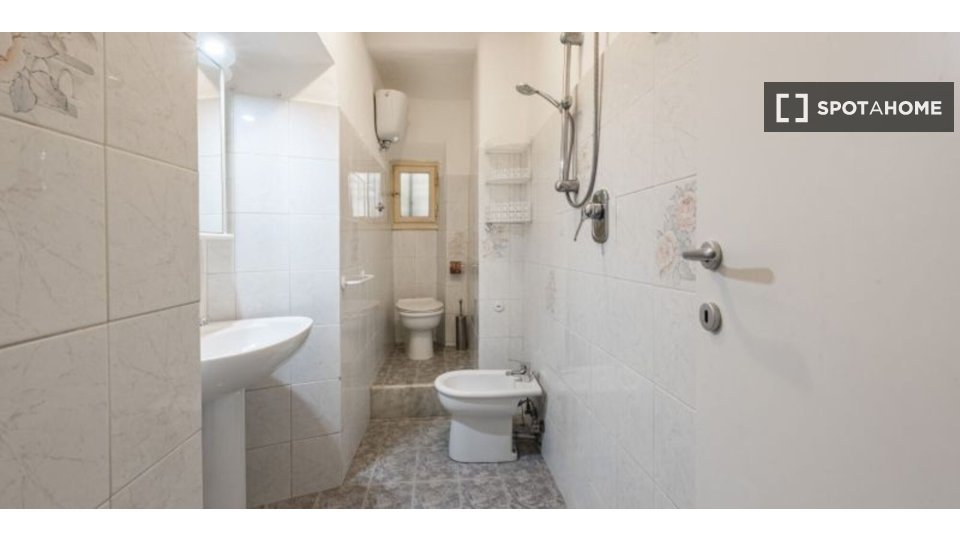 Immagine 15 di Appartamento in affitto  in Via della Mattonaia a Firenze