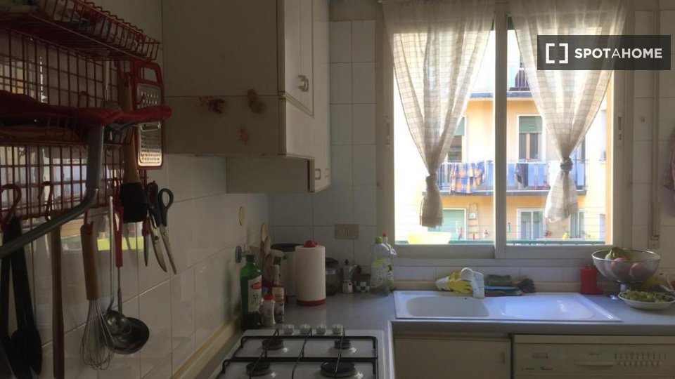 Immagine 9 di Camera condivisa in affitto  in Via Santa Croce a Bologna