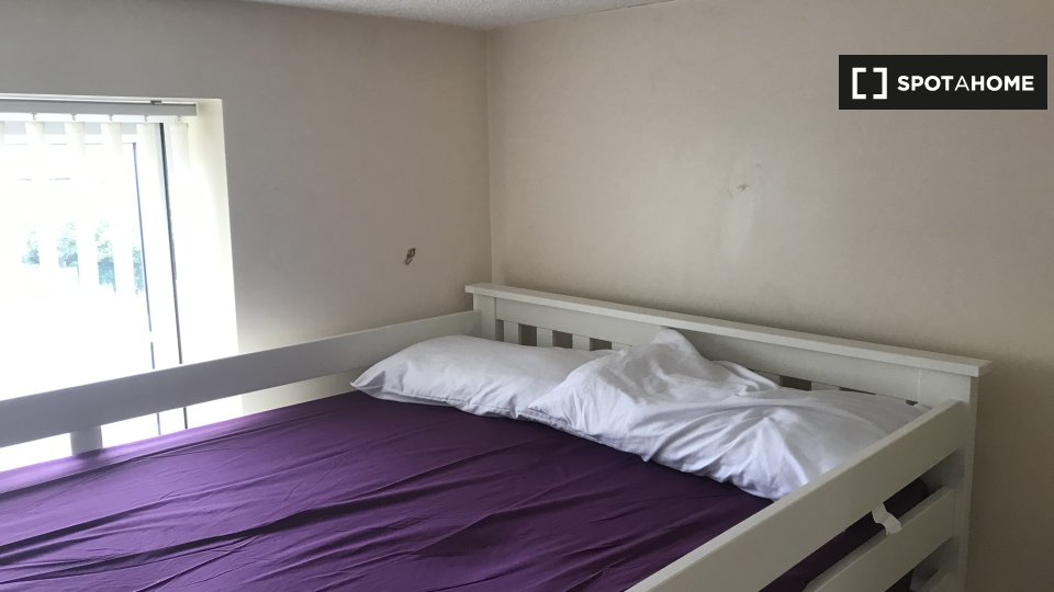 Immagine 15 di Camera condivisa in affitto  in Oakford Cl a 