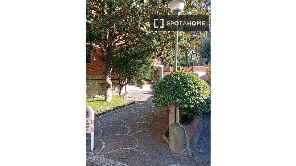 Immagine 11 di Appartamento in affitto  in Via Oriolo Romano a Roma