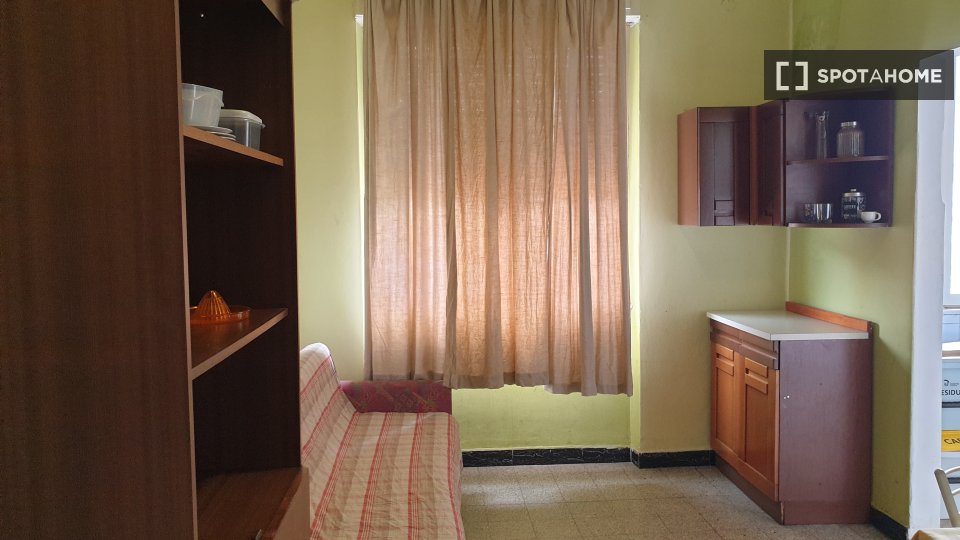 Immagine 5 di Camera condivisa in affitto  in Via Castelbarco a Trento