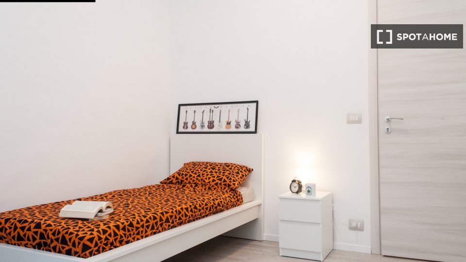 Immagine 18 di Camera condivisa in affitto  in Piazza Tancredi Galimberti a Torino