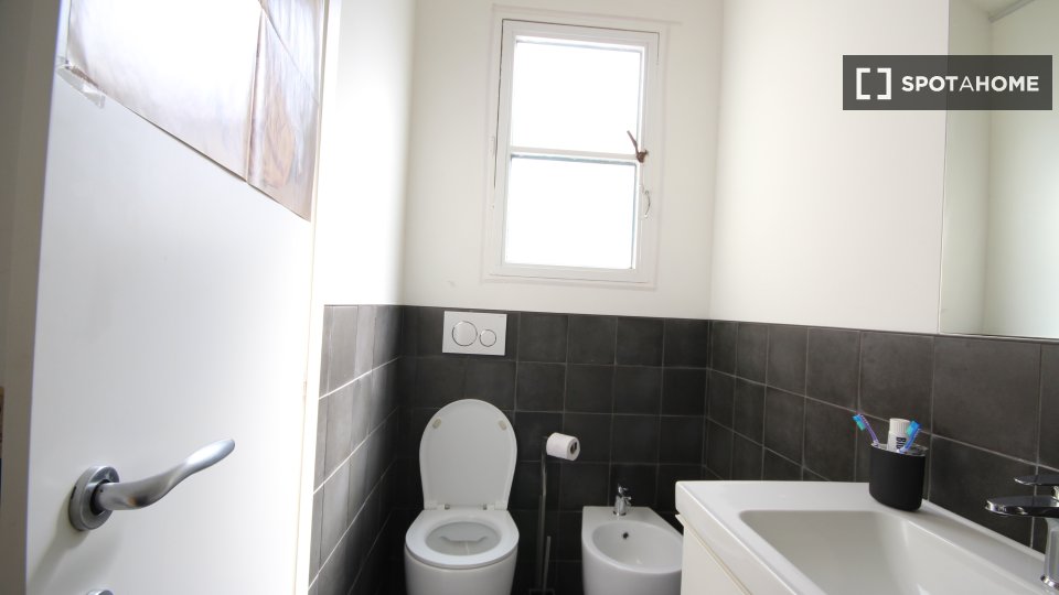 Immagine 11 di Appartamento in affitto  in Via Lodovico Castelvetro a Milano