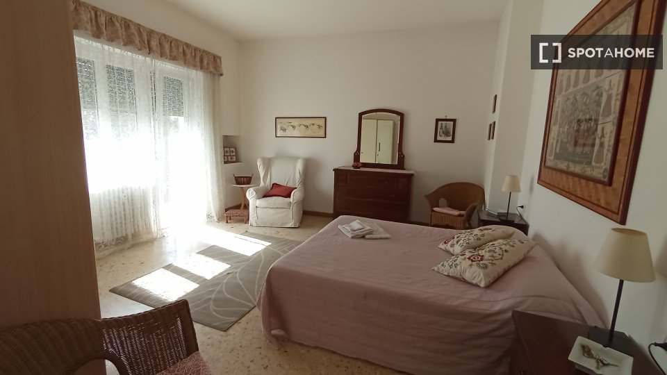 Immagine 2 di Camera condivisa in affitto  in Via Cremuzio Cordo a Roma