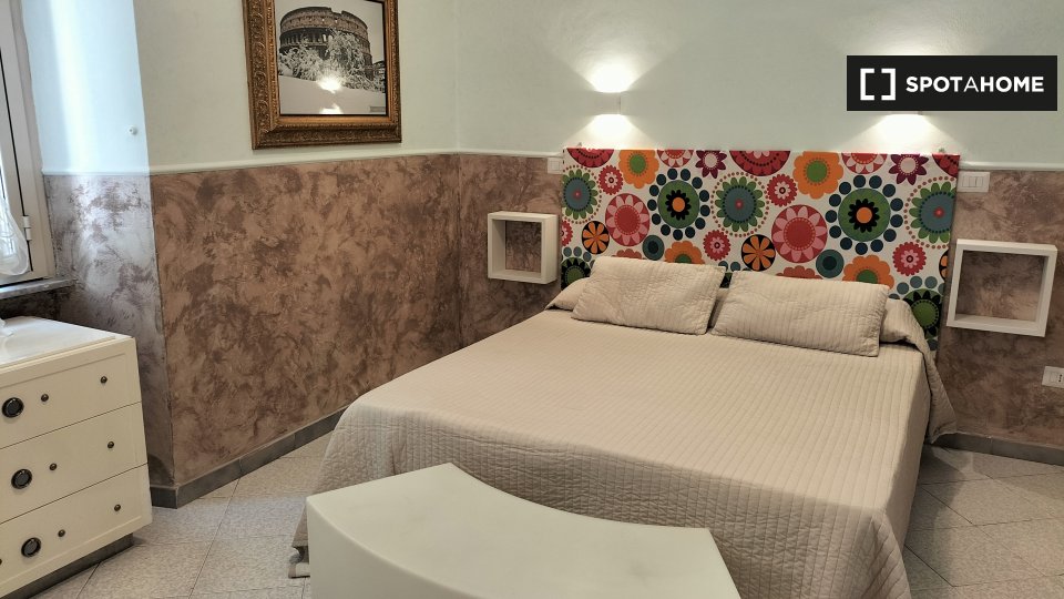 Immagine 1 di Camera condivisa in affitto  in Via Principe Amedeo a Roma