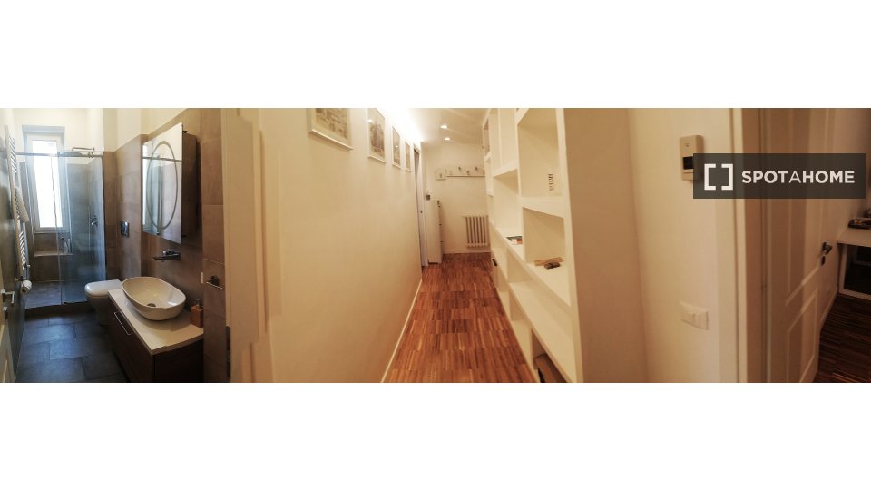 Immagine 16 di Camera condivisa in affitto  in Via dei Monti Lepini a Roma