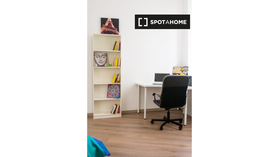 Immagine 5 di Camera condivisa in affitto  in Via S Paolo a Torino