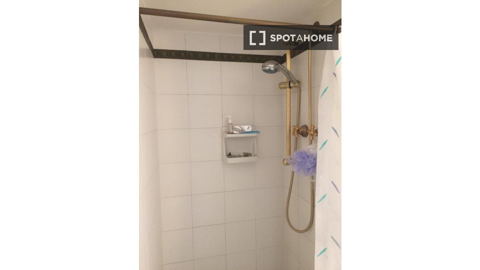 Immagine 18 di Camera condivisa in affitto  in Via Santa Croce a Bologna