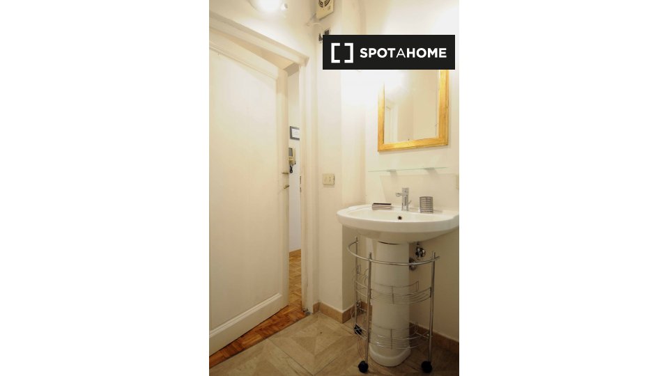 Immagine 14 di Appartamento in affitto  in Lungarno Amerigo Vespucci a Firenze