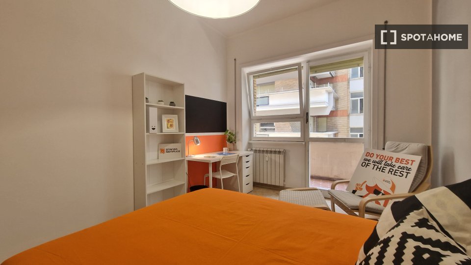 Immagine 13 di Camera condivisa in affitto  in Lungotevere di Pietra Papa a Roma