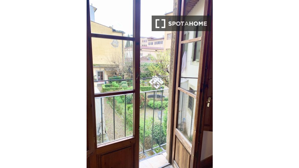Immagine 13 di Camera condivisa in affitto  in VIA S. ANTONINO (2) a Firenze