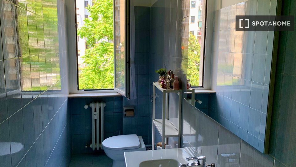 Immagine 4 di Ufficio in affitto  in Via Giambellino a Milano