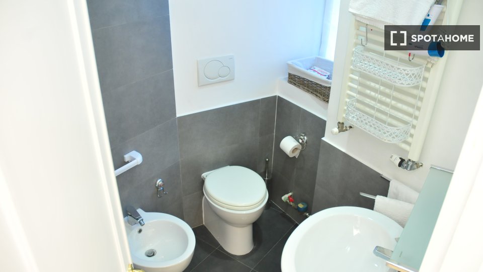 Immagine 4 di Ufficio in affitto  in Via Vespasiano a Roma