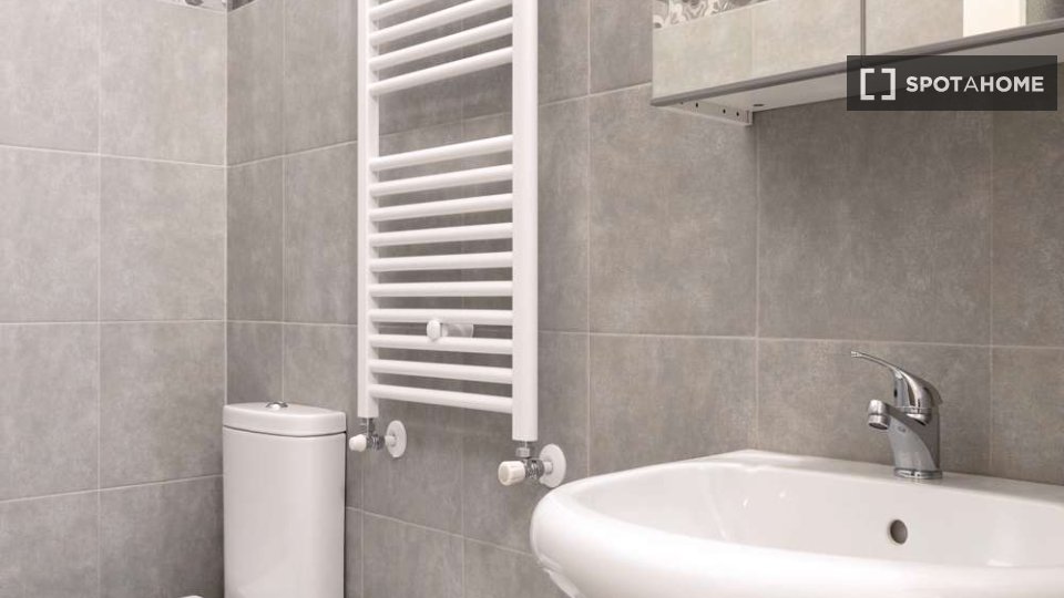 Immagine 12 di Camera condivisa in affitto  in Via Lentasio a Milano