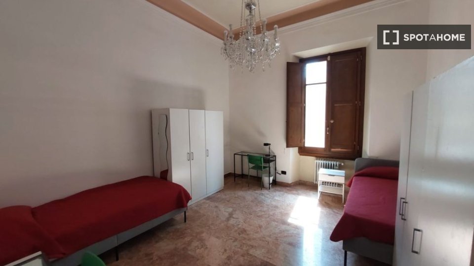 Immagine 2 di Camera condivisa in affitto  in Via Giuseppe la Farina a Firenze