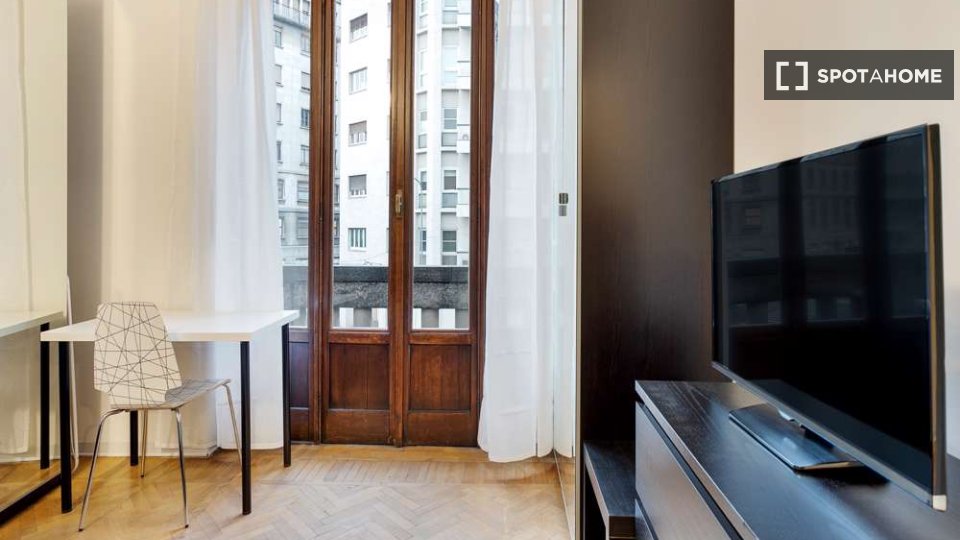 Immagine 2 di Camera condivisa in affitto  in Corso di Porta Vittoria a Milano