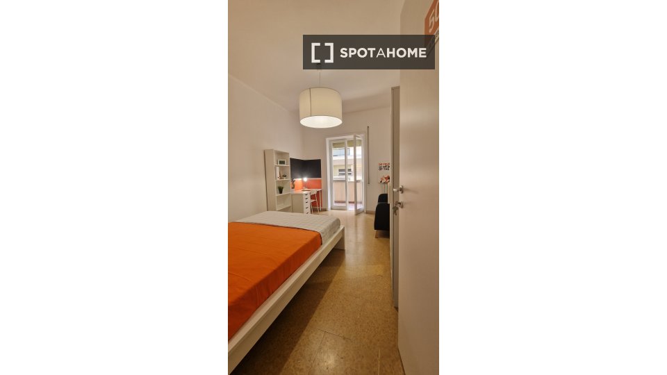 Immagine 1 di Camera condivisa in affitto  in Lungotevere di Pietra Papa a Roma