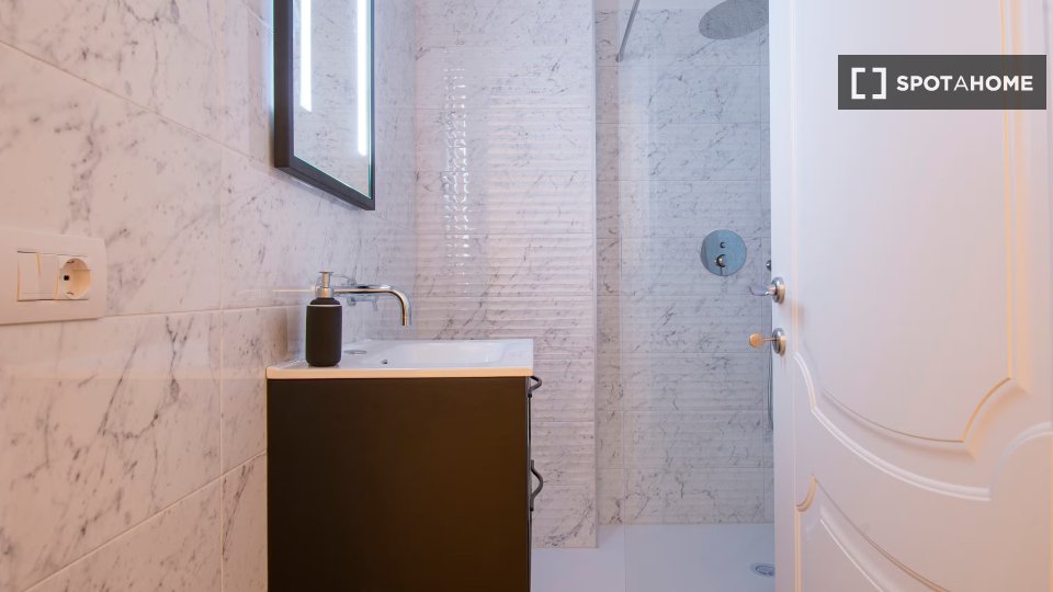 Immagine 16 di Appartamento in affitto  in Via Camillo Cavour a Firenze