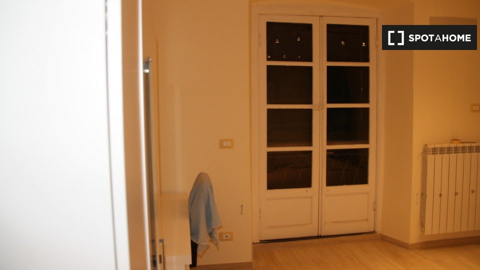 Immagine 14 di Camera condivisa in affitto  in Piazza del Campo a Genova