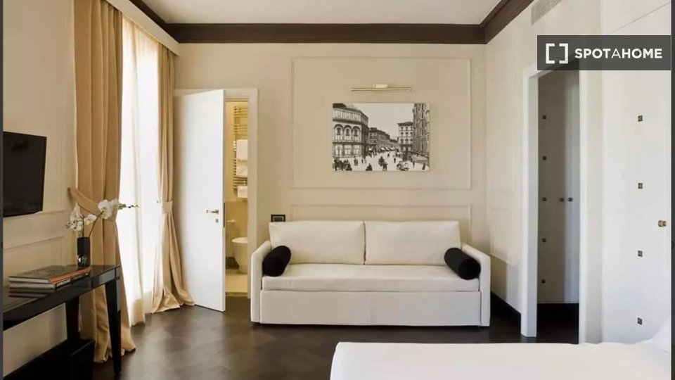 Immagine 11 di Camera condivisa in affitto  in Via dei Brunelleschi a Firenze