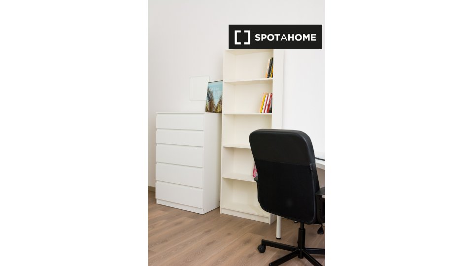 Immagine 4 di Camera condivisa in affitto  in Via S Paolo a Torino