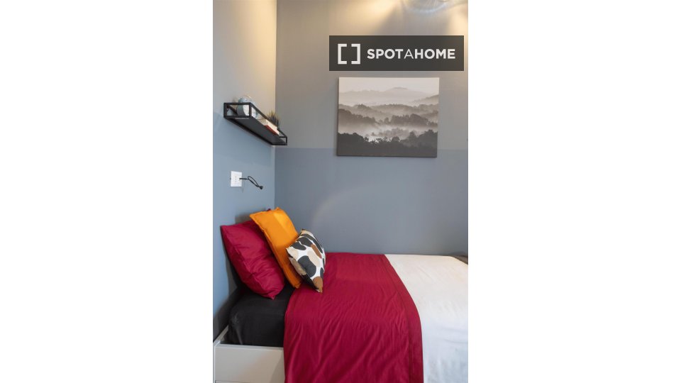 Immagine 1 di Camera condivisa in affitto  in Via Piobesi n. a Torino