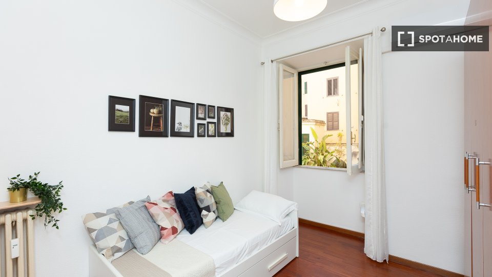 Immagine 15 di Appartamento in affitto  in Via Faleria a Roma