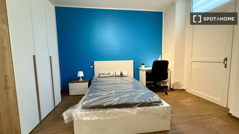 Immagine 1 di Camera condivisa in affitto  in Via Cesana a Torino