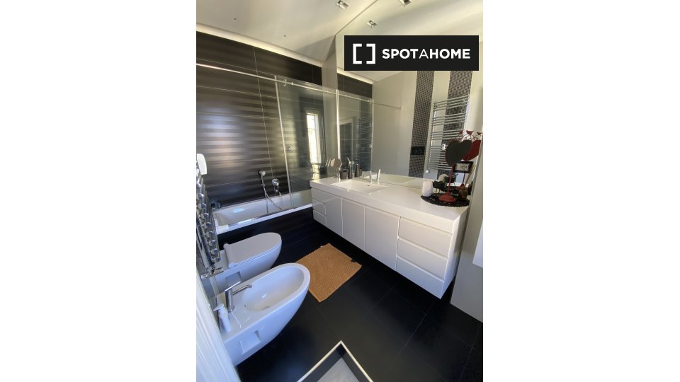 Immagine 11 di Appartamento in affitto  in Via Giuseppe Gioachino Belli a Roma