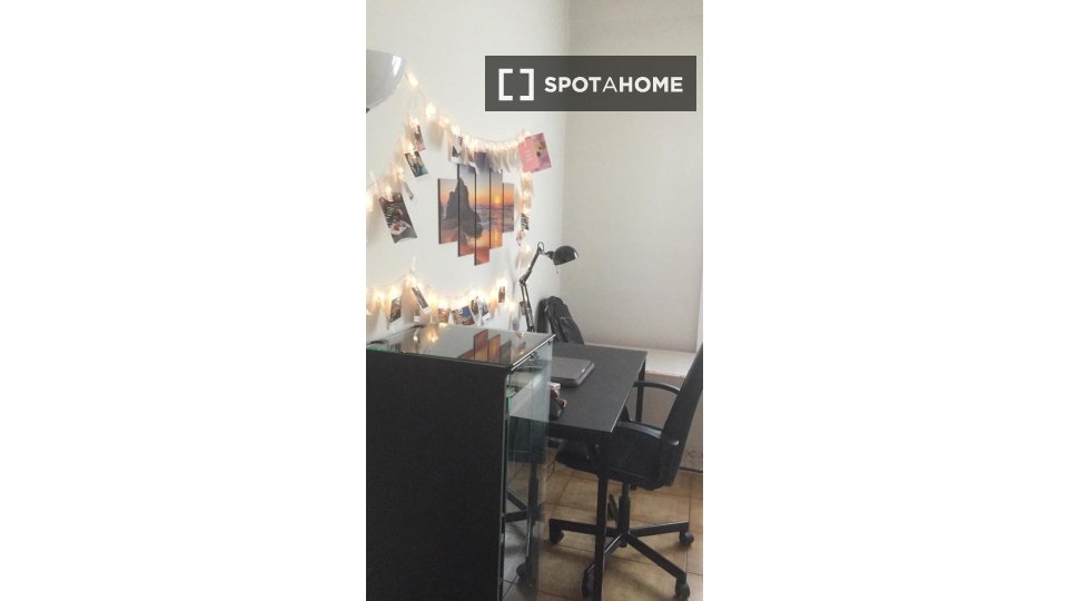 Immagine 5 di Camera condivisa in affitto  in Via Santa Croce a Bologna